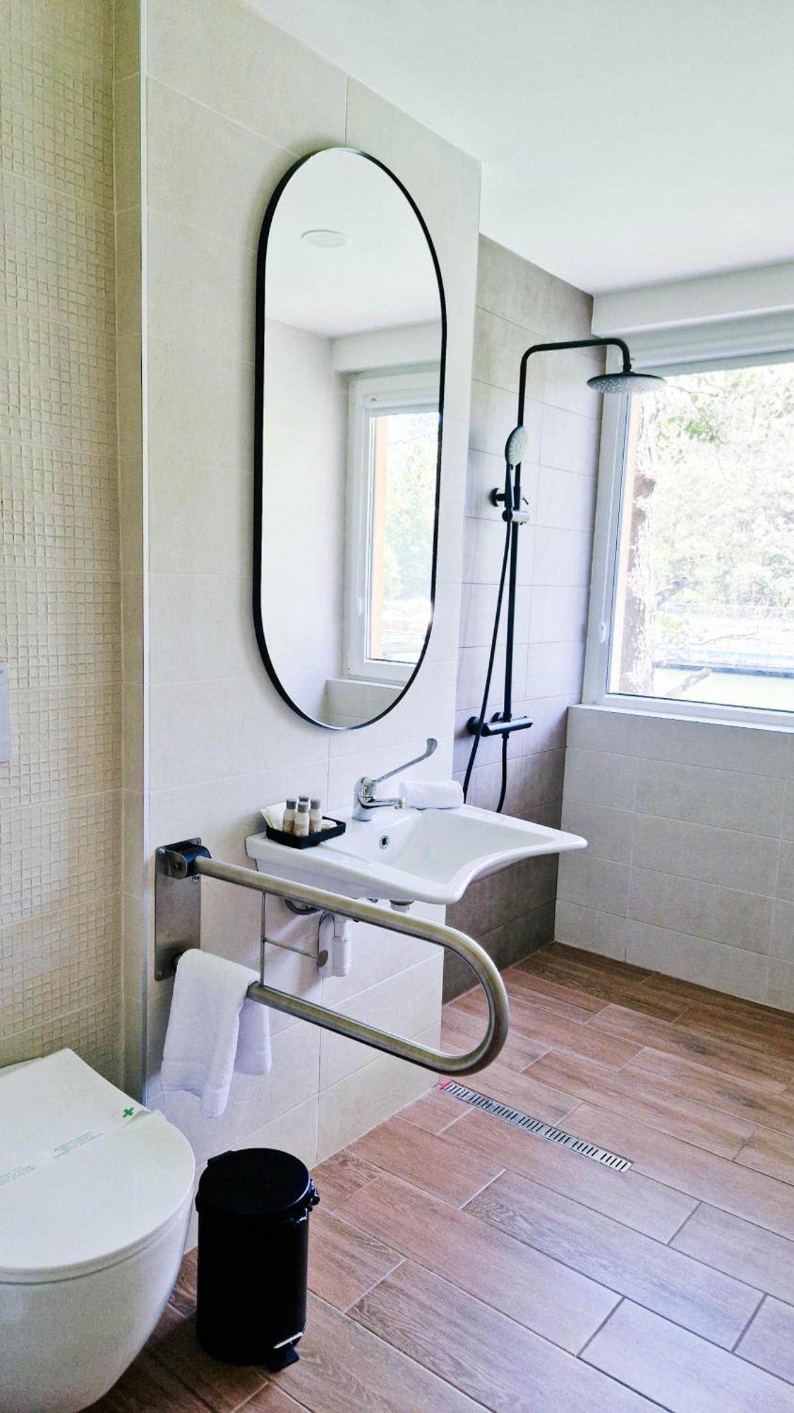 אוגניאנובו Waterside Spa Hotel מראה חיצוני תמונה
