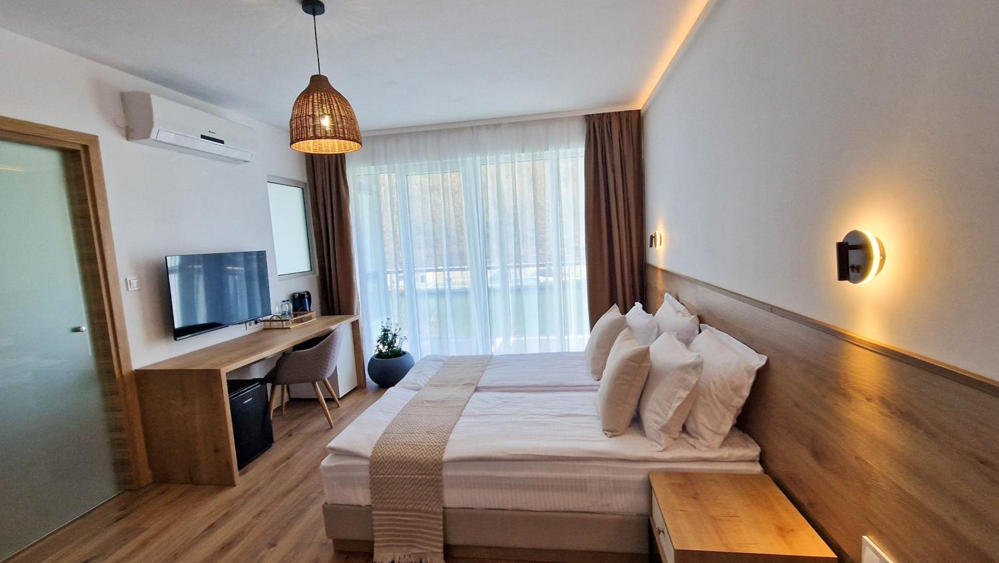 אוגניאנובו Waterside Spa Hotel מראה חיצוני תמונה